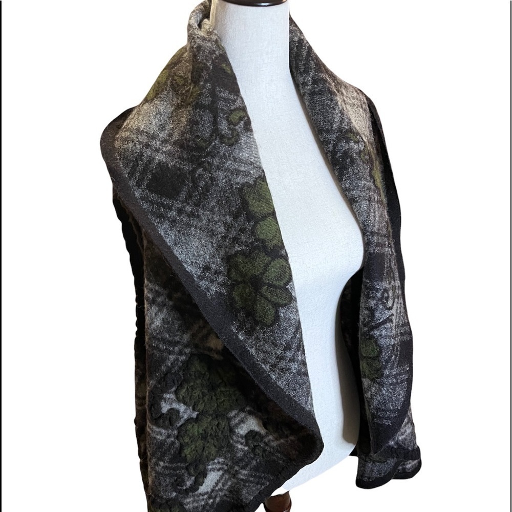 Plaid Wool Vintage Floral Sleeveless Poncho - Picture 2 of 5